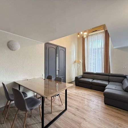 18 Deribasivska Street Jacuzzi Apartment Odesa Exterior foto