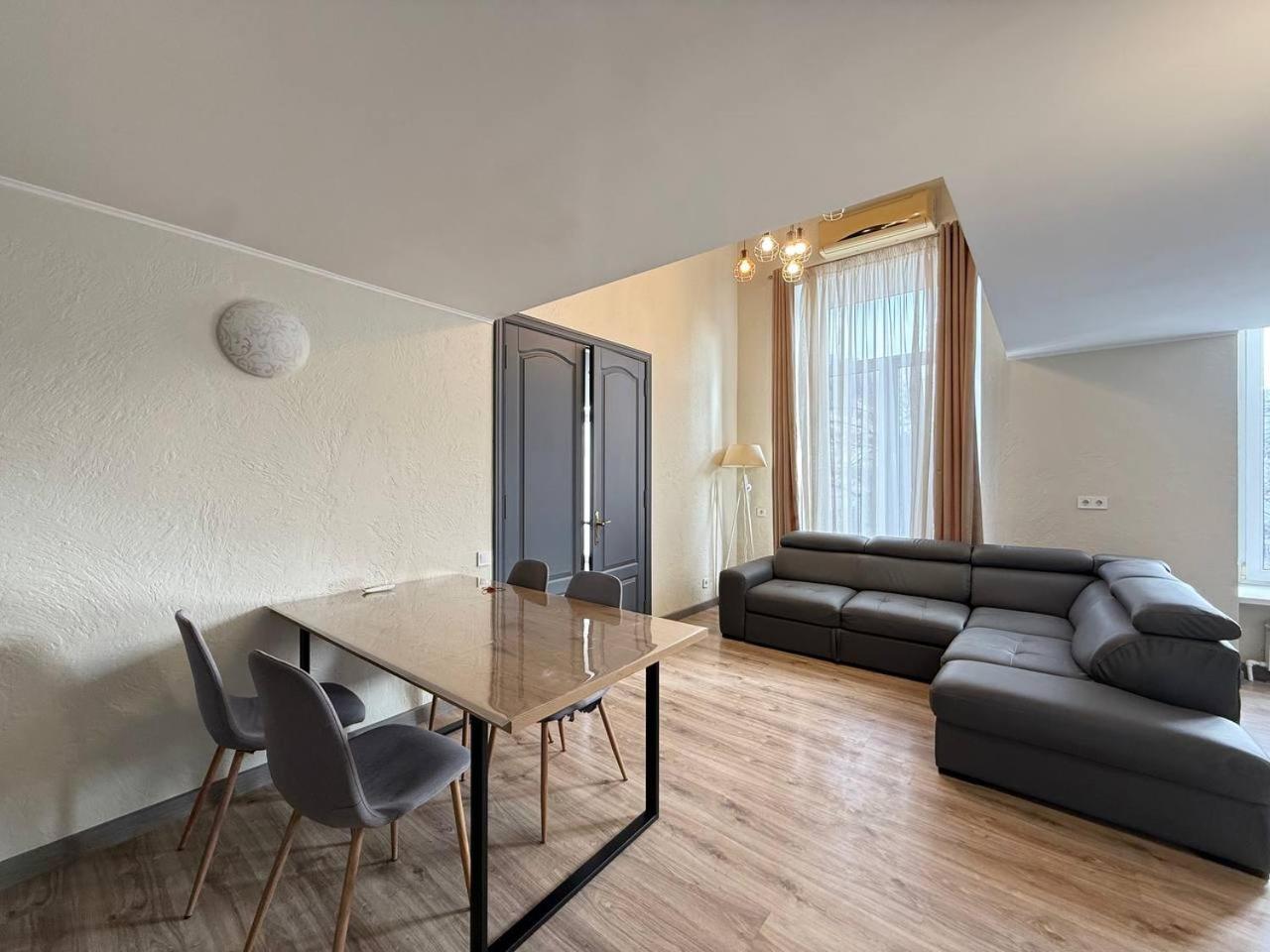 18 Deribasivska Street Jacuzzi Apartment Odesa Exterior foto