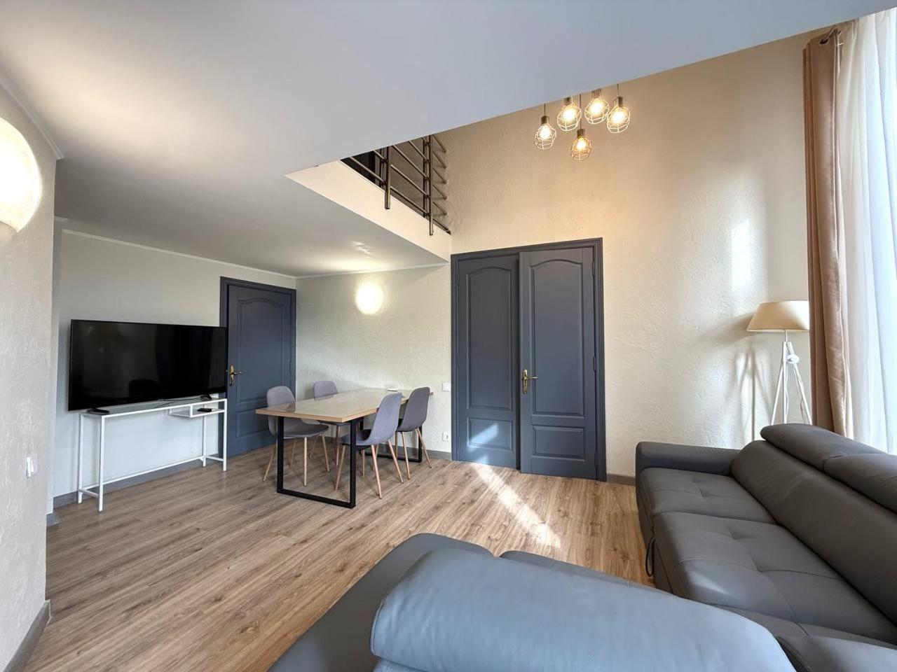 18 Deribasivska Street Jacuzzi Apartment Odesa Exterior foto